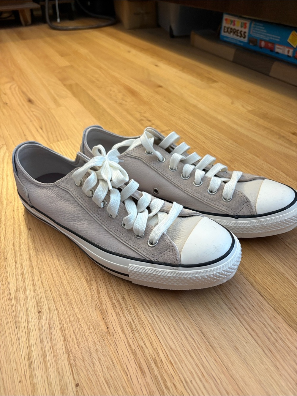 Converse Low-Top Men's Sneakers in Light Gray and White
